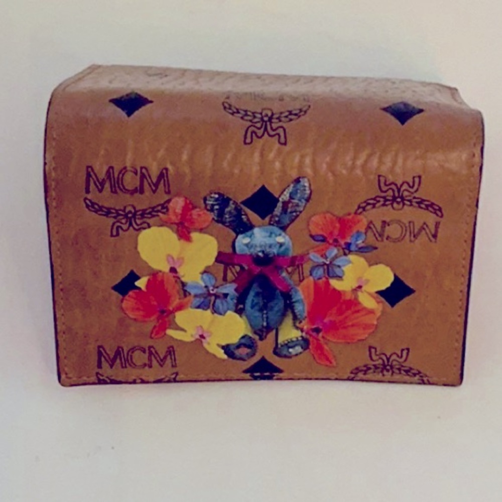 MCM limited edtion wallet
Excellent condition